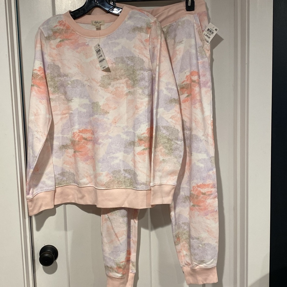 Style & Co cozy 2 pc sweat suit with jogger style pants.  Size L (12-14). NWT